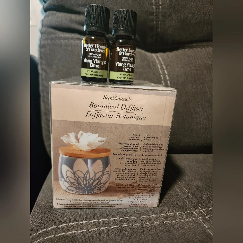Scentsationals Ceramic Flower Diffuser and fragrance Oil Diffuser bundle NWT